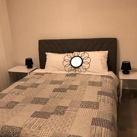 Ongel Apt, Beyaz Teyze