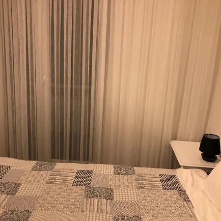 Daire Ongel Apt, Beyaz Teyze