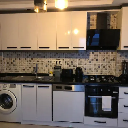 Ongel Apt, Beyaz Teyze