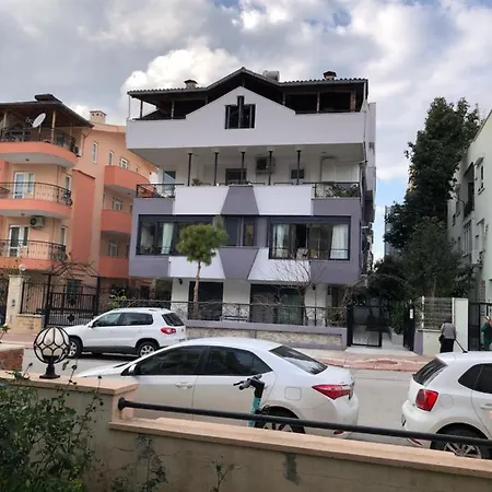 Ongel Apt, Beyaz Teyze *