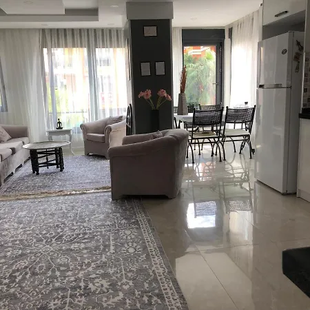 Ongel Apt, Beyaz Teyze Daire *