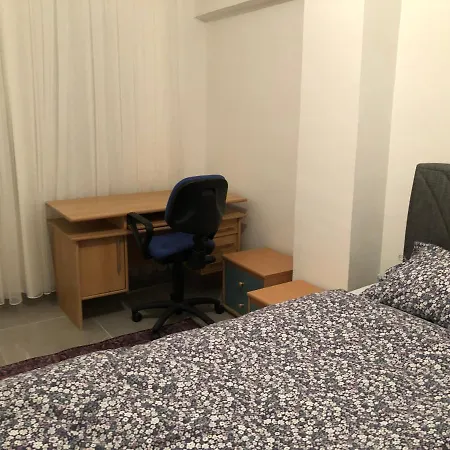 Ongel Apt, Beyaz Teyze *