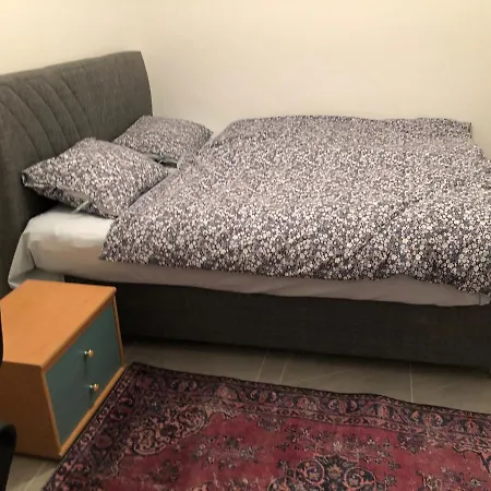 Daire Ongel Apt, Beyaz Teyze *