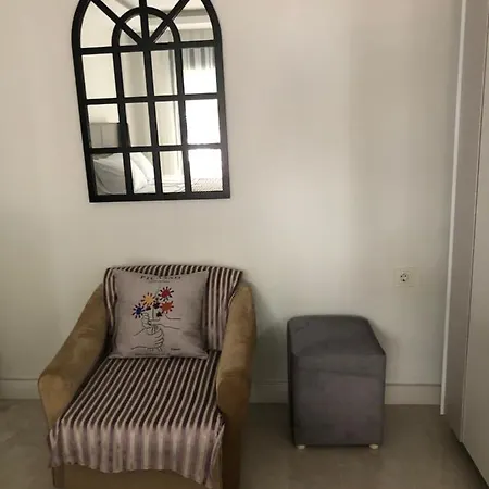 Ongel Apt, Beyaz Teyze Daire